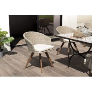 VICTOIRE - Garden chair in natural-coloured synthetic rattan with ecru cushion and acacia wood legs